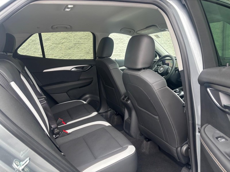 Buick Envision Vehicle Full-screen Gallery Image 10