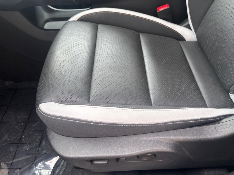 Buick Envision Vehicle Full-screen Gallery Image 16