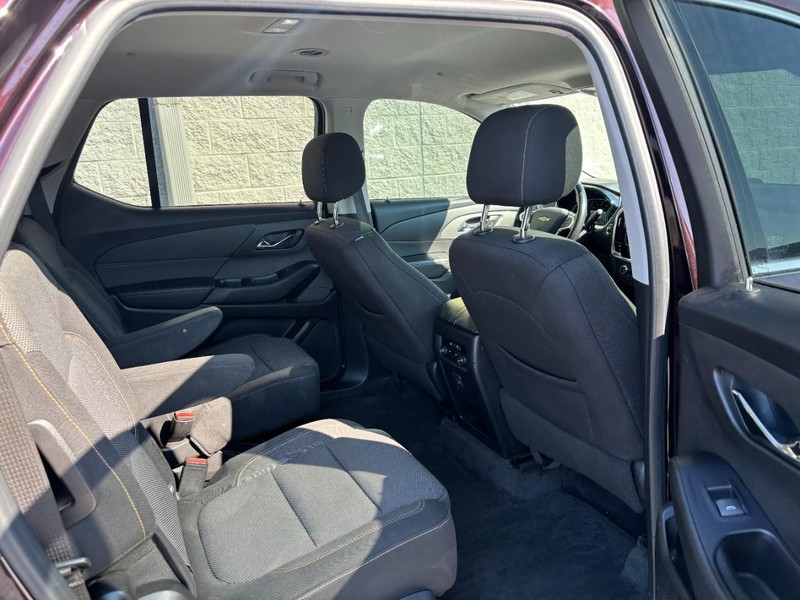 Chevrolet Traverse Vehicle Full-screen Gallery Image 09