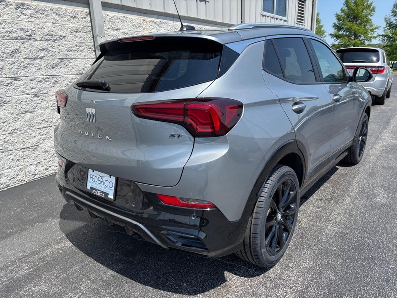 Buick Encore GX Vehicle Full-screen Gallery Image 03