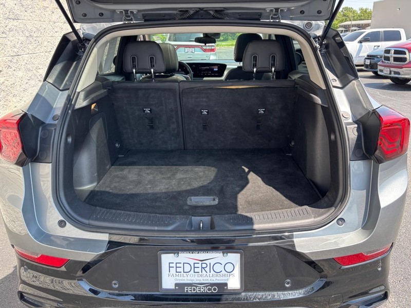 Buick Encore GX Vehicle Full-screen Gallery Image 06