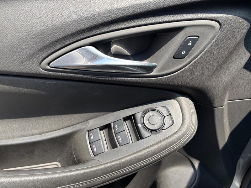 Buick Encore GX Vehicle Full-screen Gallery Image 13