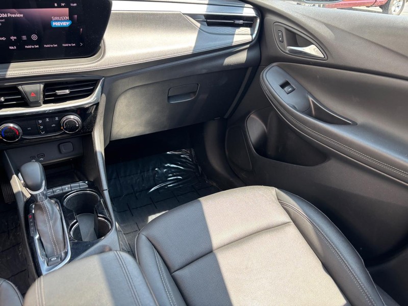 Buick Encore GX Vehicle Full-screen Gallery Image 14