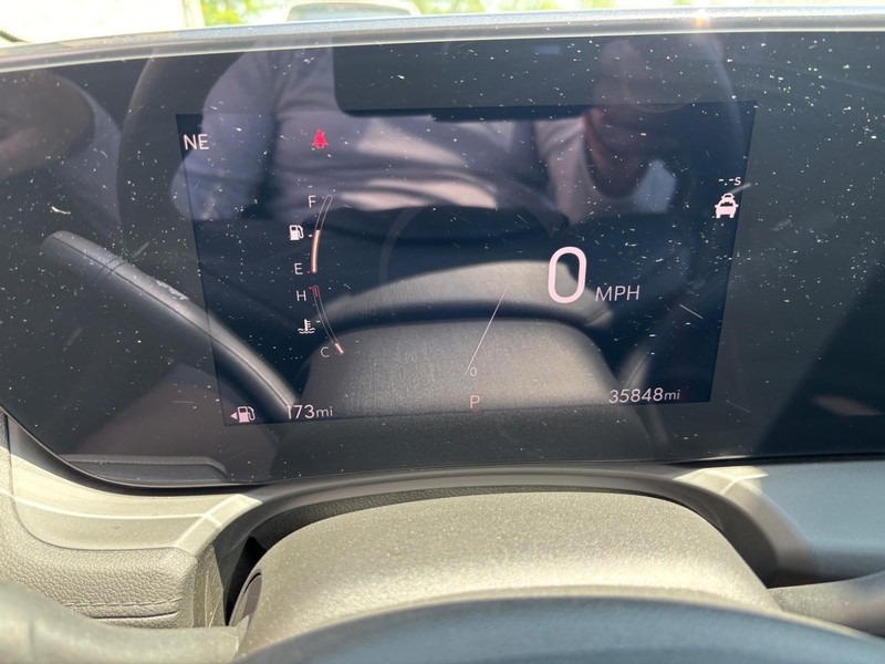 Buick Encore GX Vehicle Full-screen Gallery Image 17