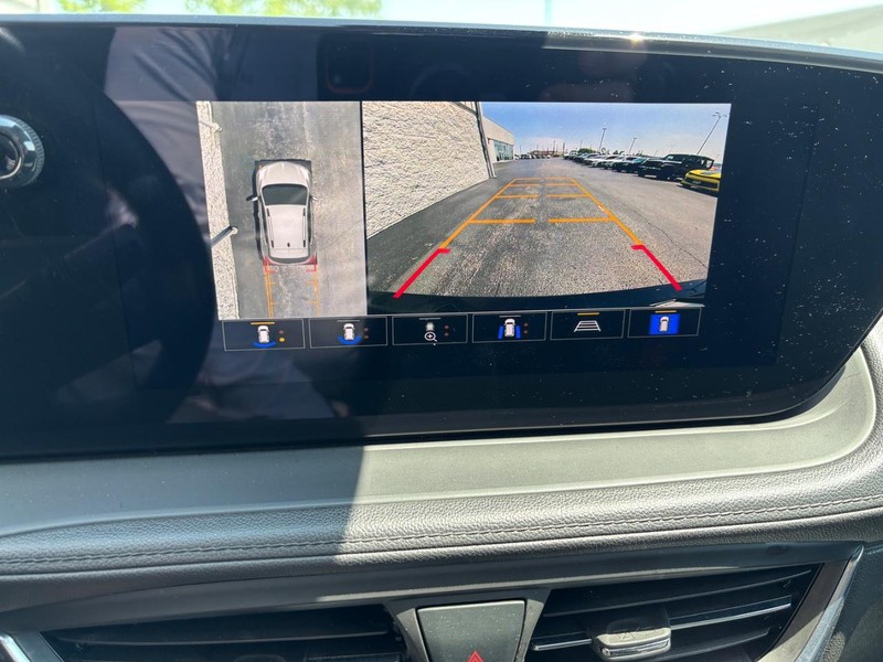 Buick Encore GX Vehicle Full-screen Gallery Image 18