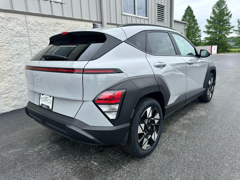 Hyundai Kona Vehicle Full-screen Gallery Image 03