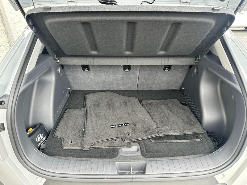 Hyundai Kona Vehicle Full-screen Gallery Image 05