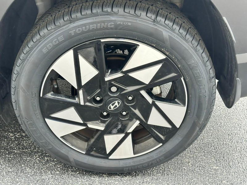 Hyundai Kona Vehicle Full-screen Gallery Image 07