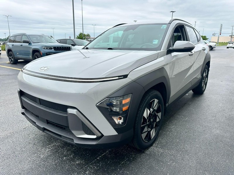 Hyundai Kona Vehicle Full-screen Gallery Image 08
