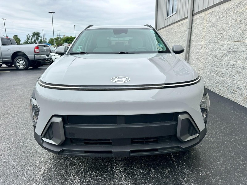 Hyundai Kona Vehicle Full-screen Gallery Image 09