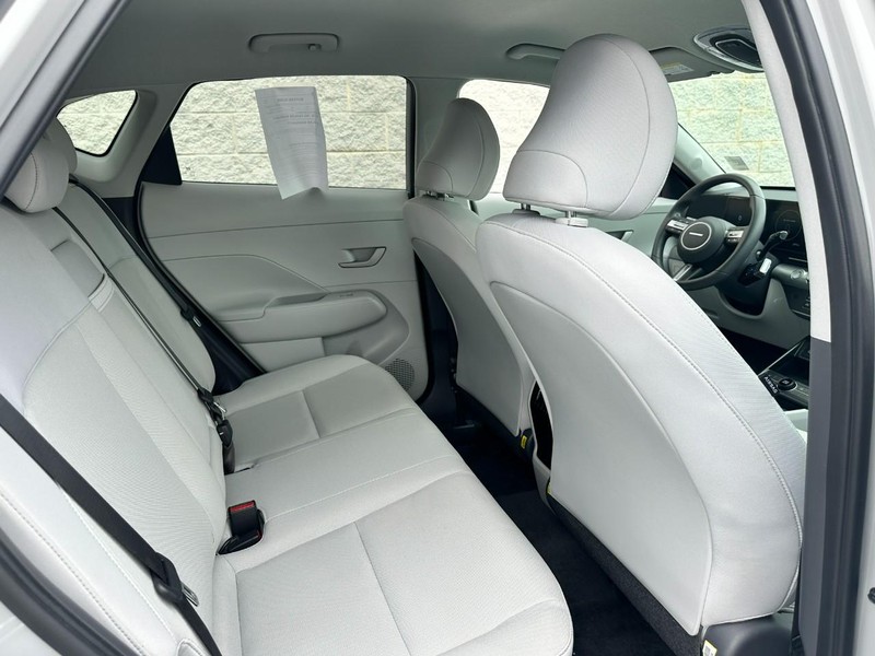 Hyundai Kona Vehicle Full-screen Gallery Image 10