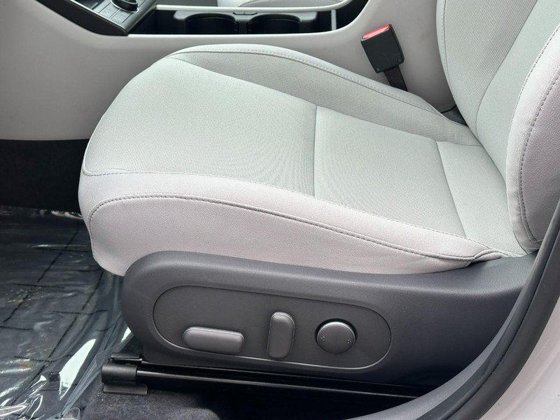 Hyundai Kona Vehicle Full-screen Gallery Image 17