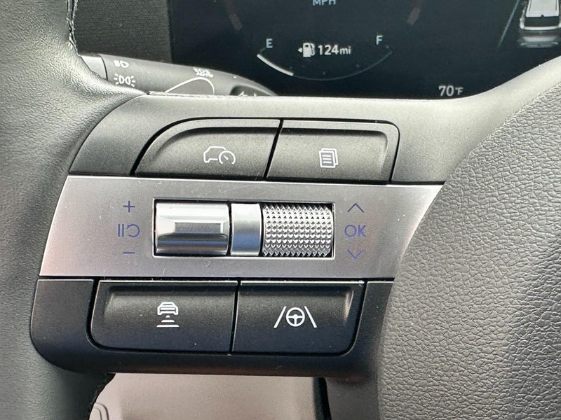 Hyundai Kona Vehicle Full-screen Gallery Image 18