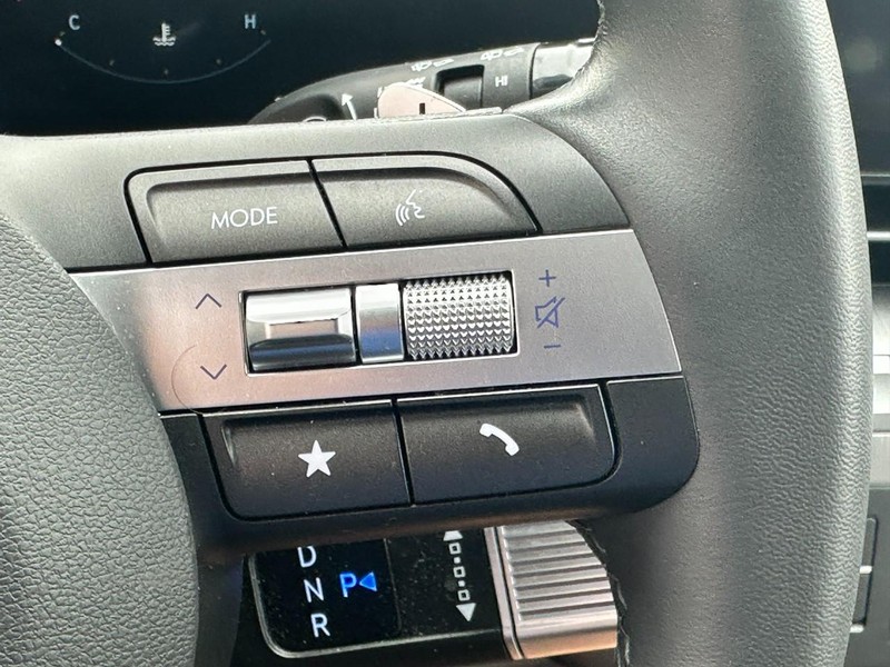 Hyundai Kona Vehicle Full-screen Gallery Image 19