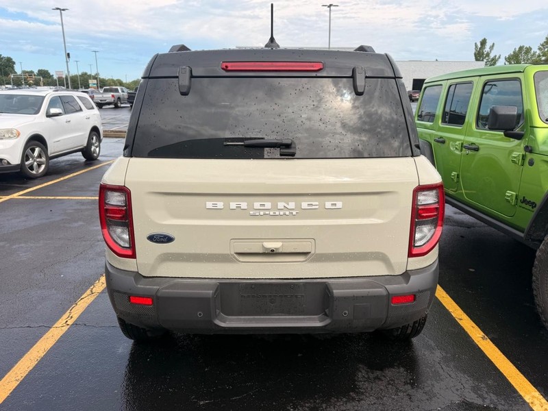 Ford Bronco Sport Vehicle Full-screen Gallery Image 05