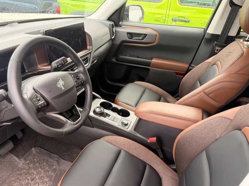 Ford Bronco Sport Vehicle Full-screen Gallery Image 06