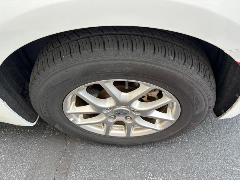 Chrysler Pacifica Vehicle Full-screen Gallery Image 07