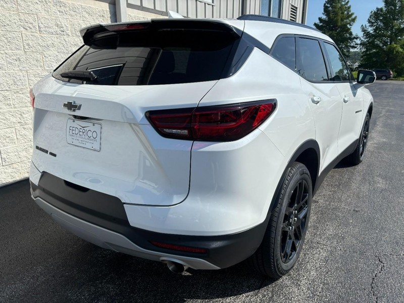 Chevrolet Blazer Vehicle Full-screen Gallery Image 03