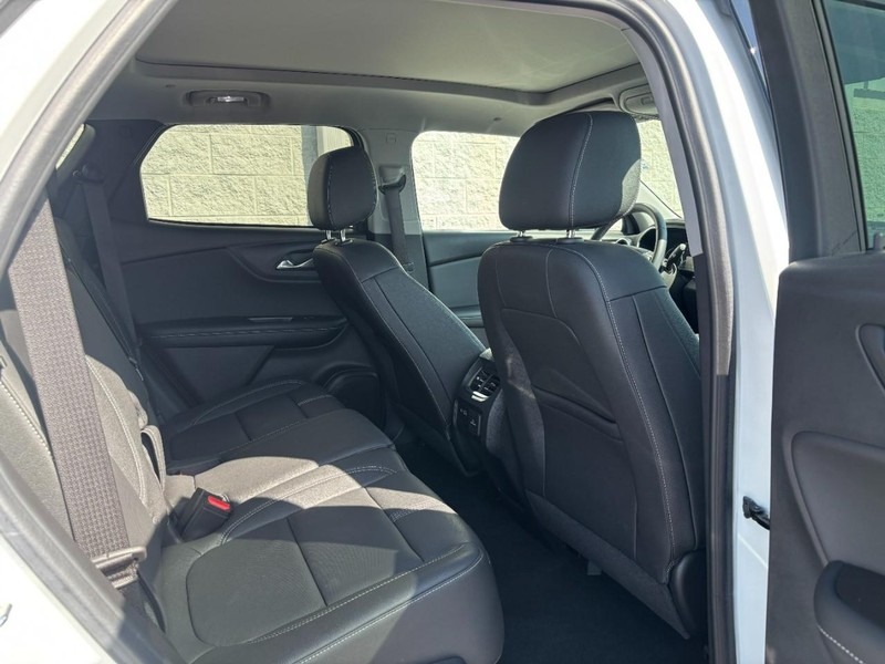Chevrolet Blazer Vehicle Full-screen Gallery Image 09