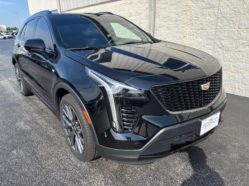 Cadillac XT4 Vehicle Full-screen Gallery Image 02