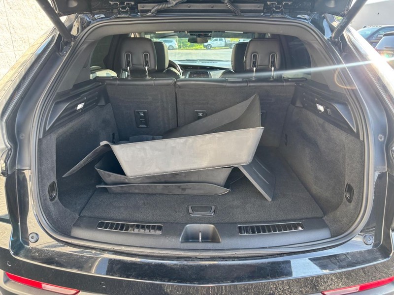 Cadillac XT4 Vehicle Full-screen Gallery Image 06