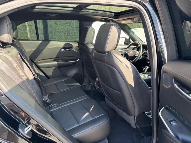 Cadillac XT4 Vehicle Full-screen Gallery Image 09