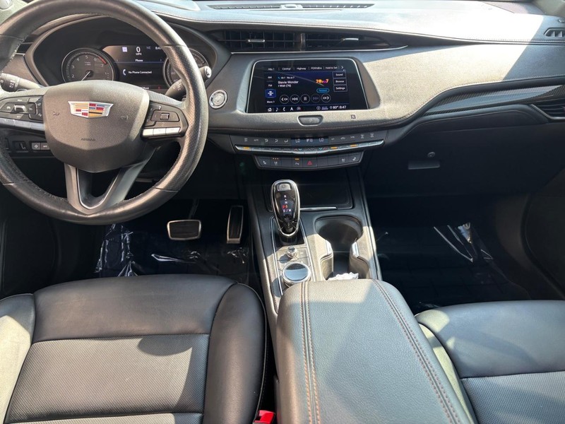 Cadillac XT4 Vehicle Full-screen Gallery Image 10