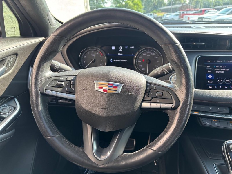 Cadillac XT4 Vehicle Full-screen Gallery Image 11