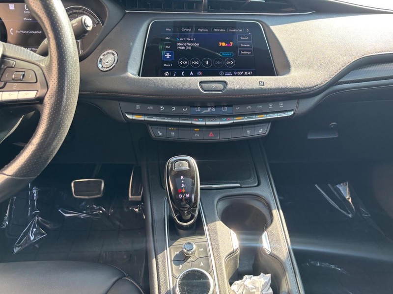 Cadillac XT4 Vehicle Full-screen Gallery Image 12