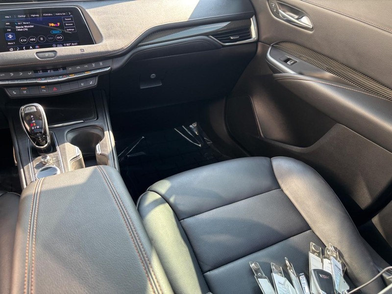 Cadillac XT4 Vehicle Full-screen Gallery Image 13