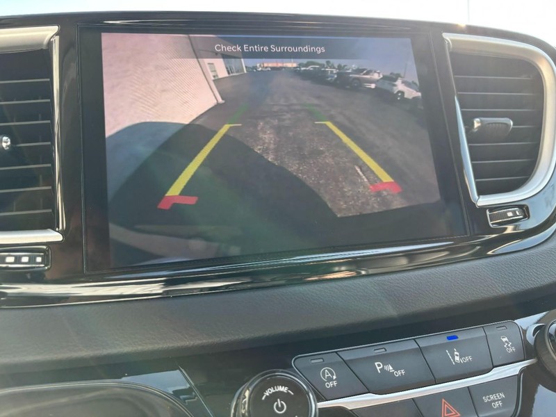Chrysler Pacifica Vehicle Full-screen Gallery Image 18