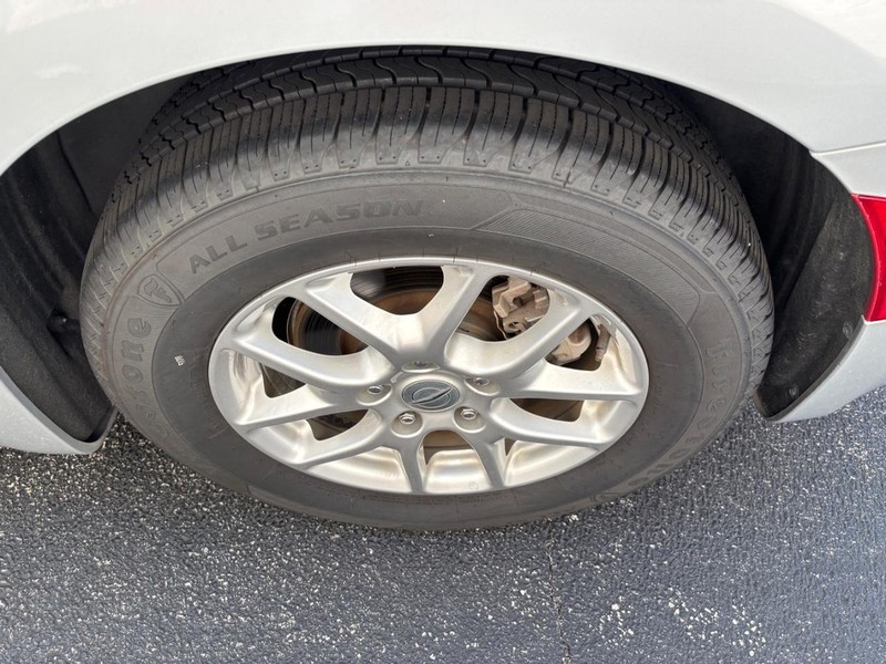 Chrysler Pacifica Vehicle Full-screen Gallery Image 07