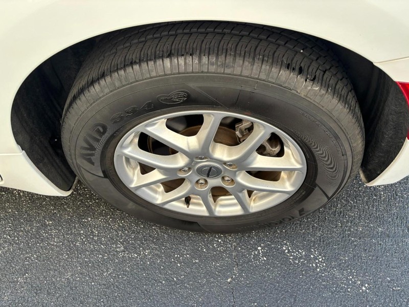 Chrysler Pacifica Vehicle Full-screen Gallery Image 07