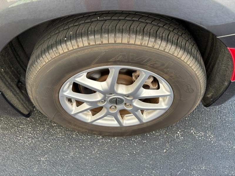 Chrysler Pacifica Vehicle Full-screen Gallery Image 07
