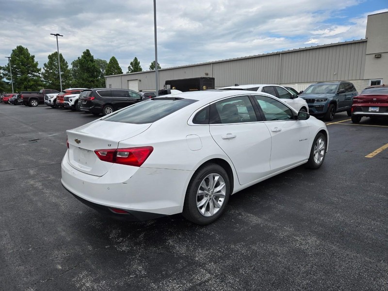 Chevrolet Malibu Vehicle Full-screen Gallery Image 03