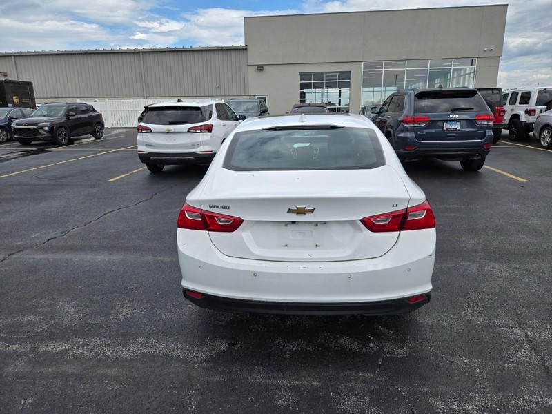 Chevrolet Malibu Vehicle Full-screen Gallery Image 04