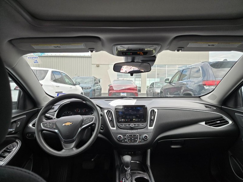 Chevrolet Malibu Vehicle Full-screen Gallery Image 06