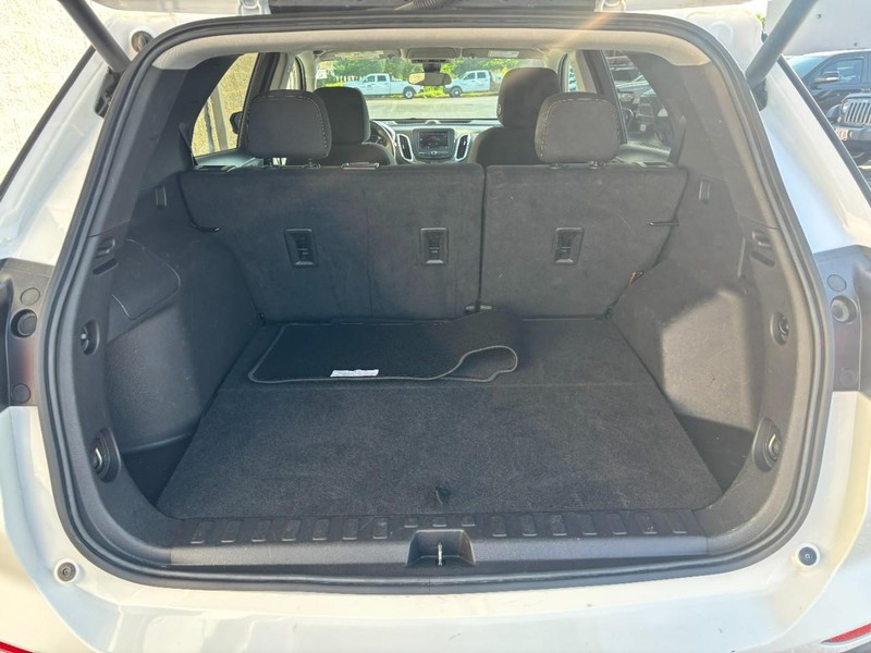 Chevrolet Equinox Vehicle Full-screen Gallery Image 06