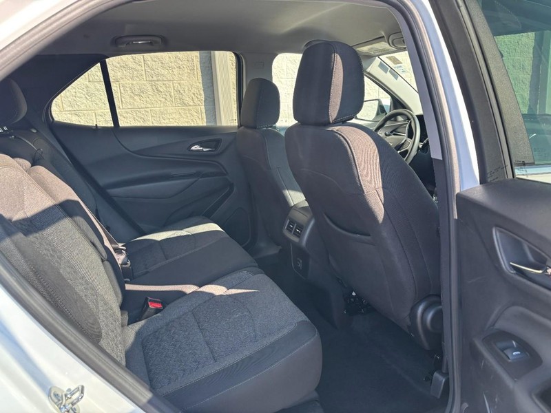 Chevrolet Equinox Vehicle Full-screen Gallery Image 09
