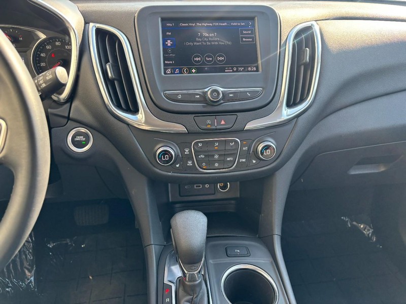 Chevrolet Equinox Vehicle Full-screen Gallery Image 12