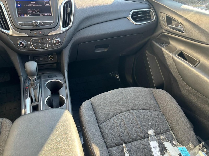 Chevrolet Equinox Vehicle Full-screen Gallery Image 13