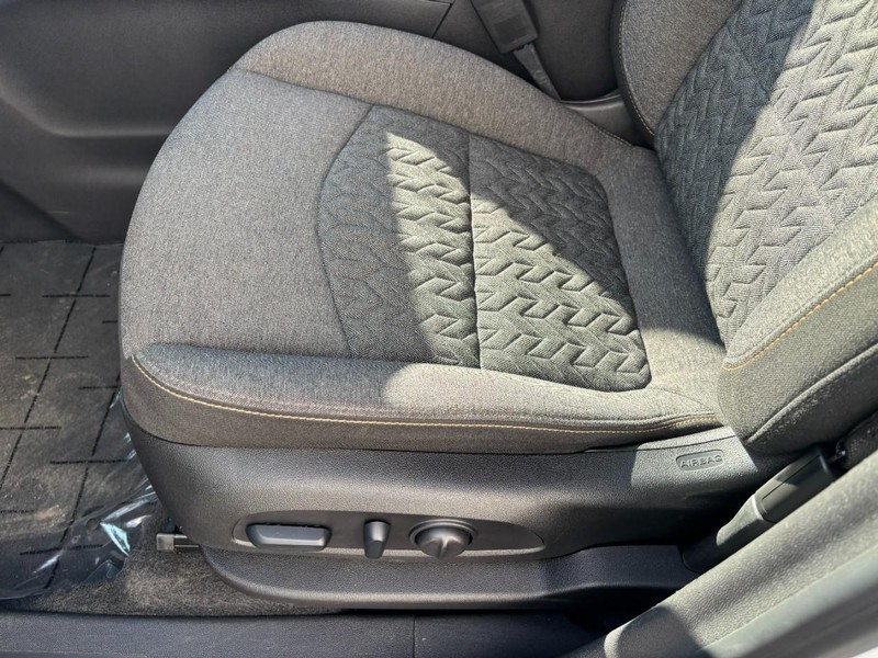 Chevrolet Equinox Vehicle Full-screen Gallery Image 15