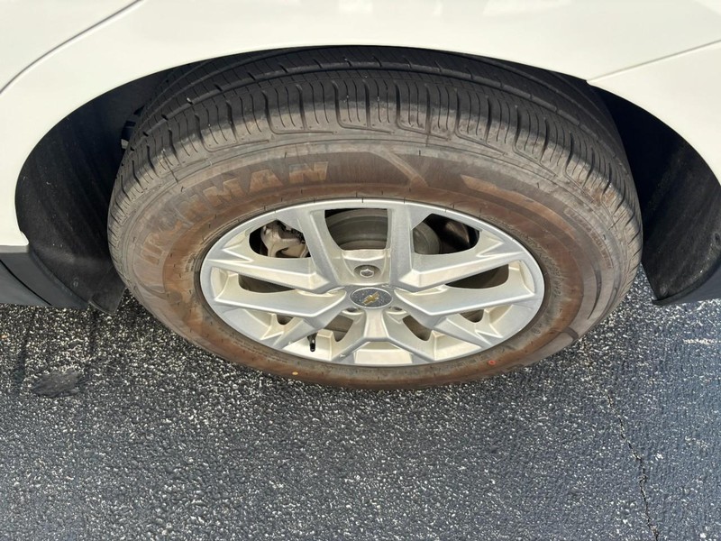 Chevrolet Equinox Vehicle Full-screen Gallery Image 08