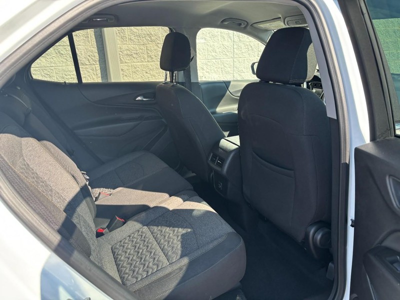 Chevrolet Equinox Vehicle Full-screen Gallery Image 10