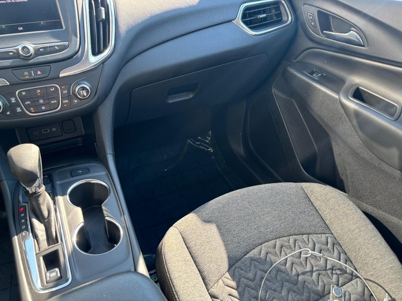 Chevrolet Equinox Vehicle Full-screen Gallery Image 14