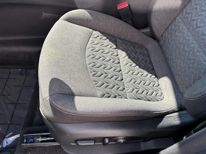 Chevrolet Equinox Vehicle Full-screen Gallery Image 16