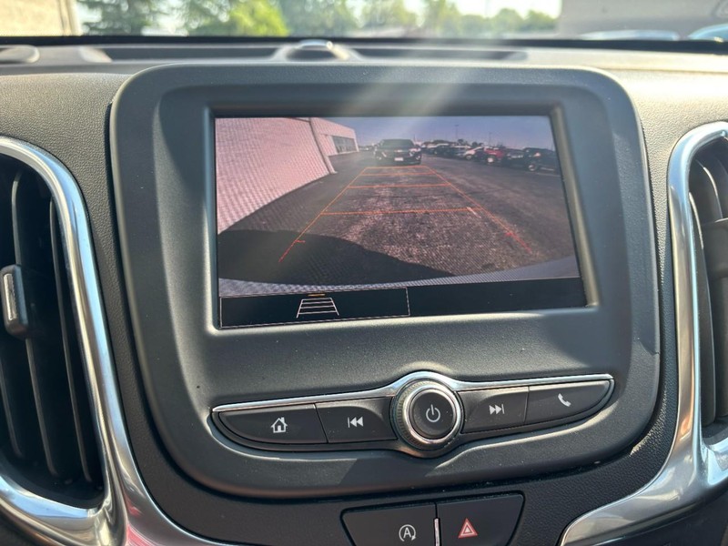 Chevrolet Equinox Vehicle Full-screen Gallery Image 19