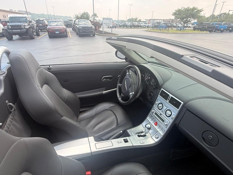 Chrysler Crossfire Vehicle Full-screen Gallery Image 06