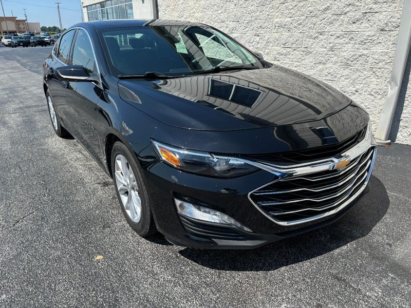 Chevrolet Malibu Vehicle Full-screen Gallery Image 02