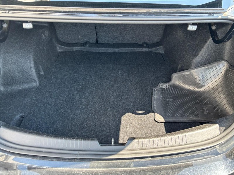 Chevrolet Malibu Vehicle Full-screen Gallery Image 06